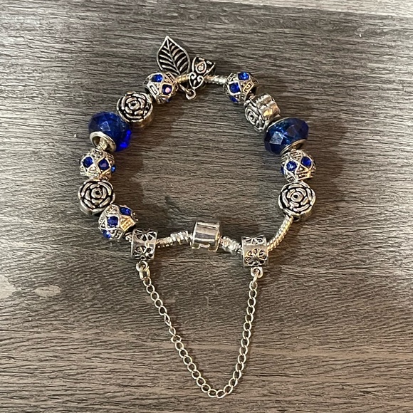 Elegant Silver and Blue Charm Bracelet - Picture 4 of 10